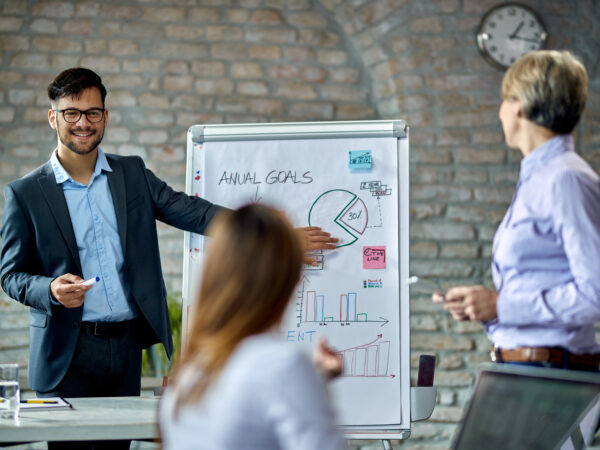 How to Present Your Startup to Investors: A Pitch Deck Guide