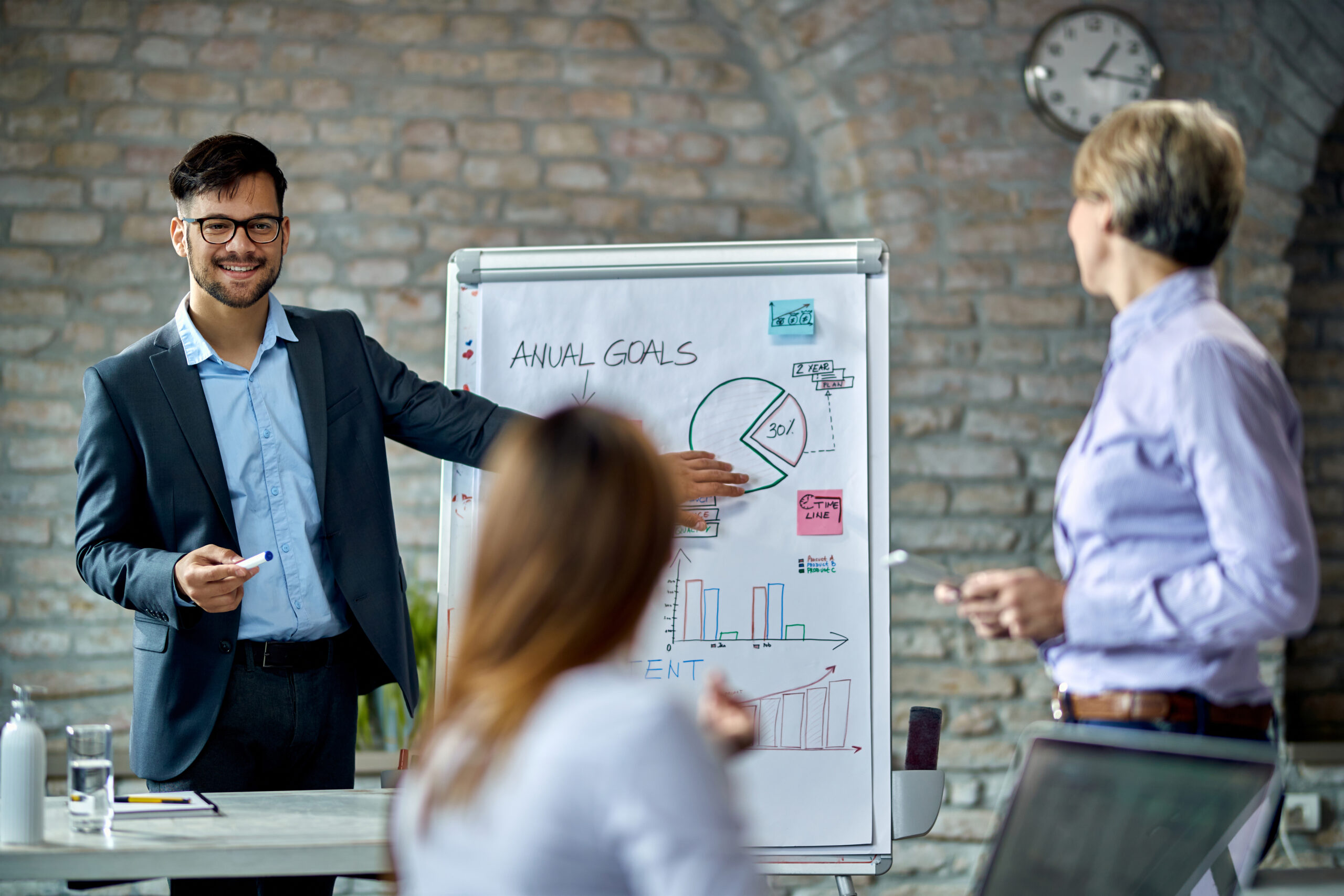 How to Present Your Startup to Investors: A Pitch Deck Guide